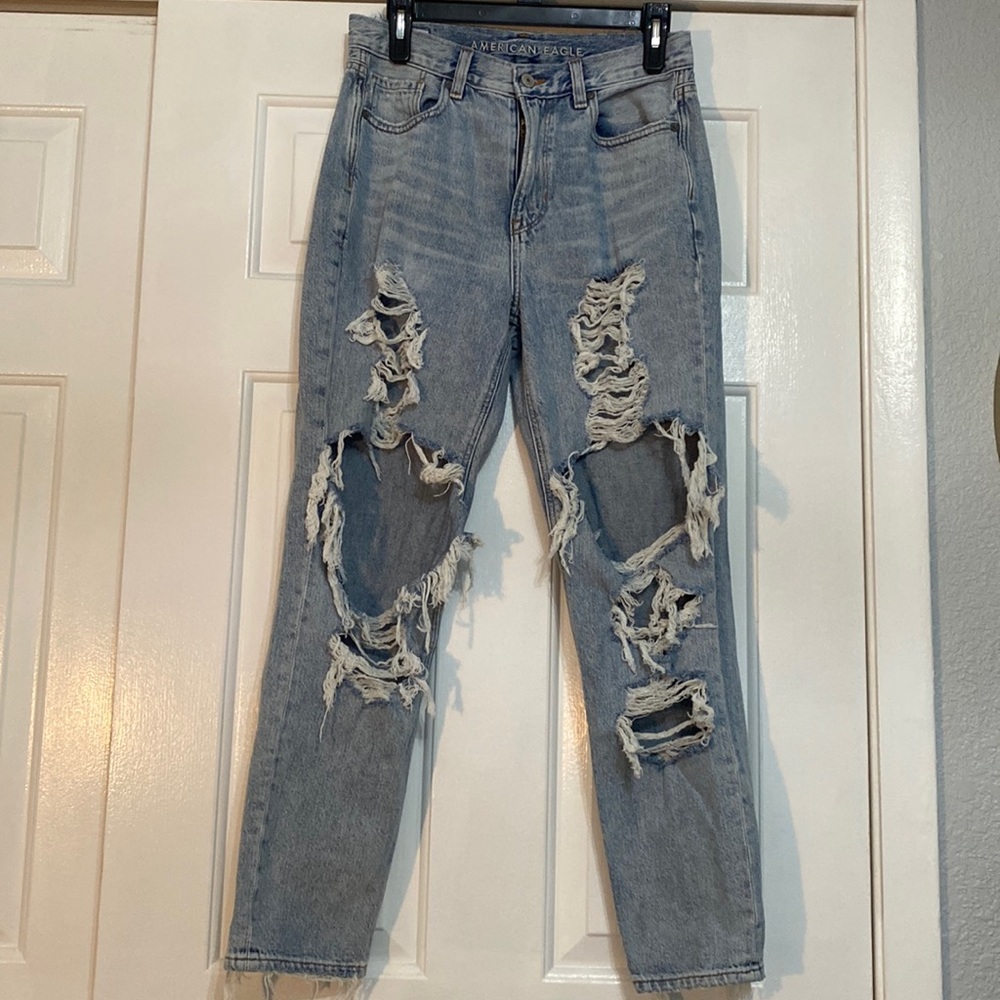 American eagle ripped mom jean size 4